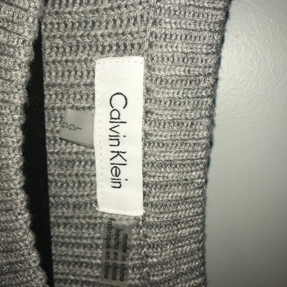 🎁Calvin Klein Ruffle Sleeved Sweater. - Picture 2 of 2